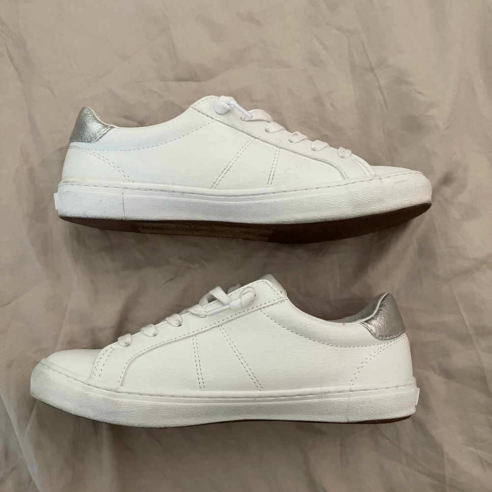Old navy sneakers women’s 6.5